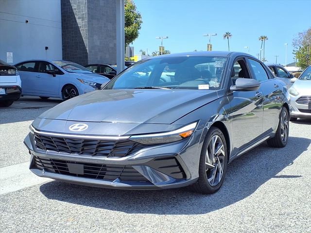 Used 2025 Hyundai Elantra Limited image 28