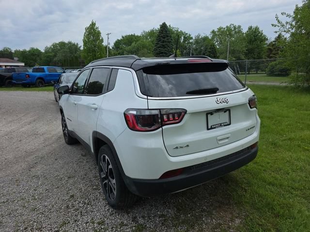 Used 2023 Jeep Compass Limited AWD/4WD image 2
