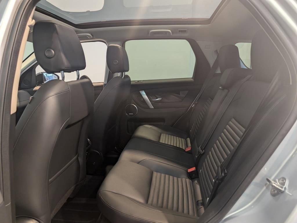 Used 2025 Land Rover Discovery Sport S image 23