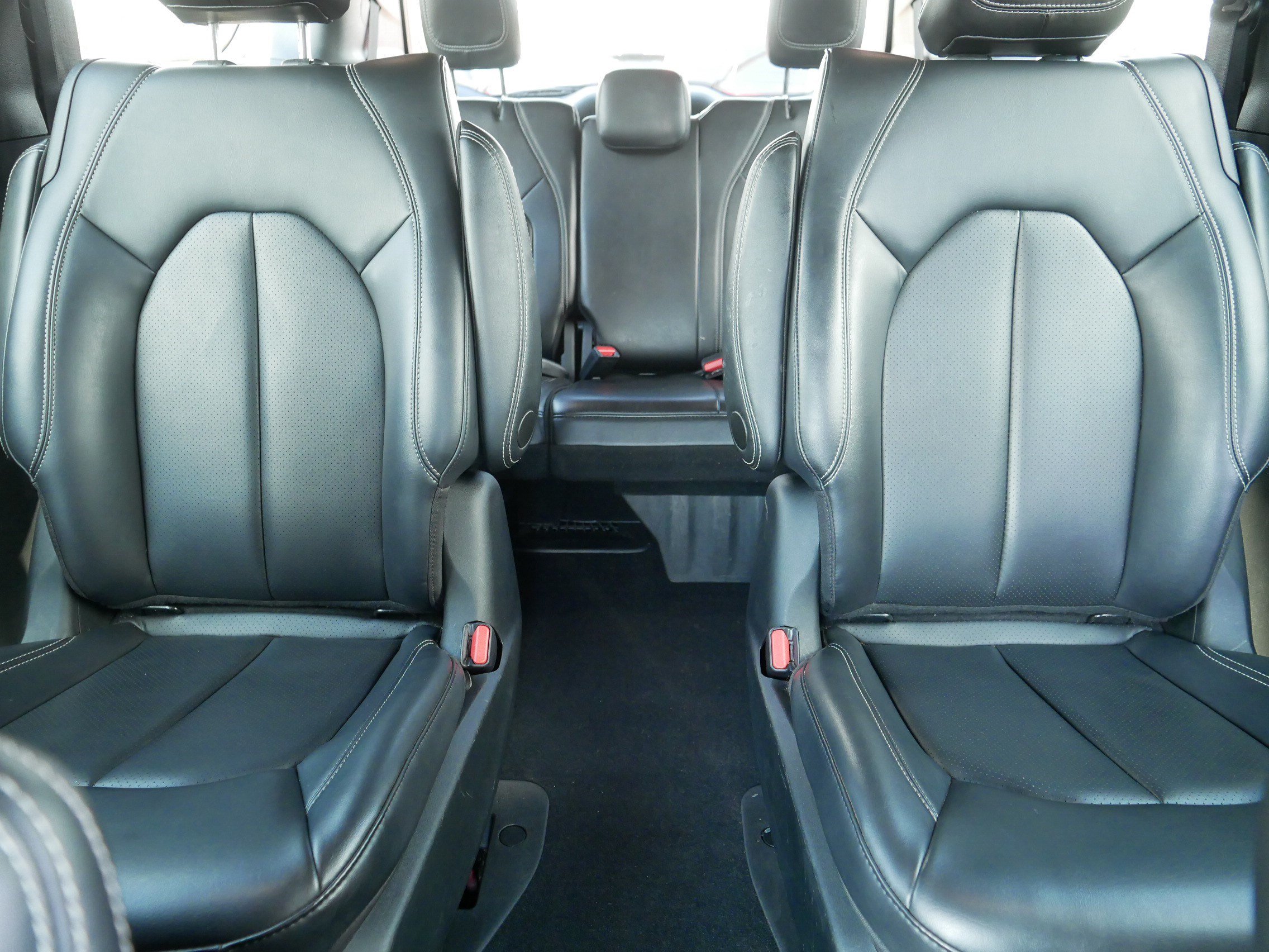 Used 2023 Chrysler Pacifica Touring-L w/ S Appearance Package FWD image 13
