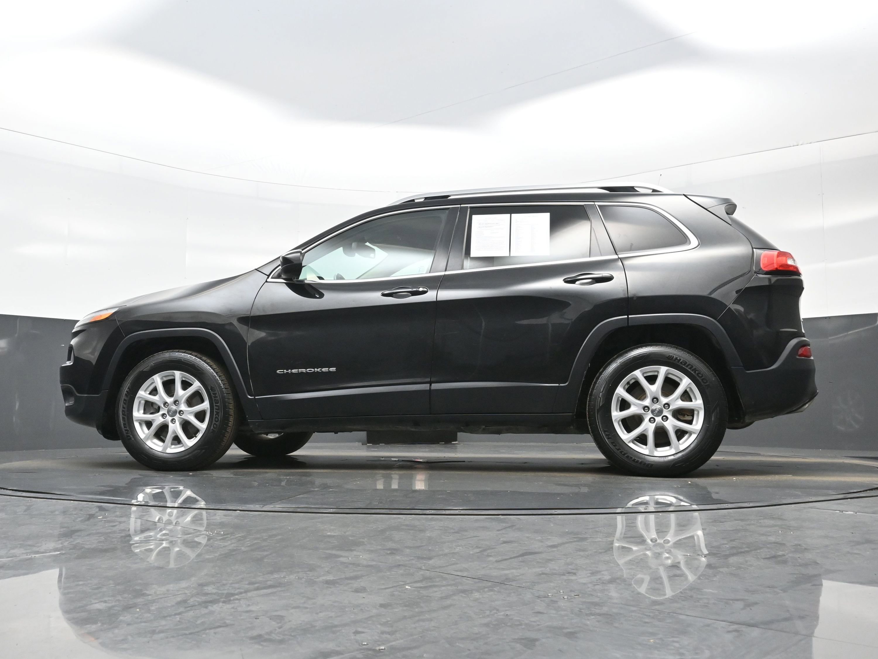 Used 2016 Jeep Cherokee Latitude w/ Comfort/Convenience Group image 26
