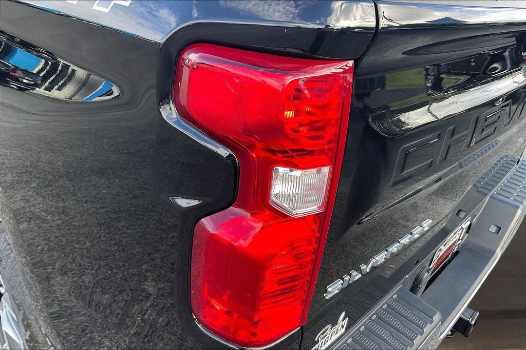 Used 2023 Chevrolet Silverado 1500 LT AWD/4WD image 24