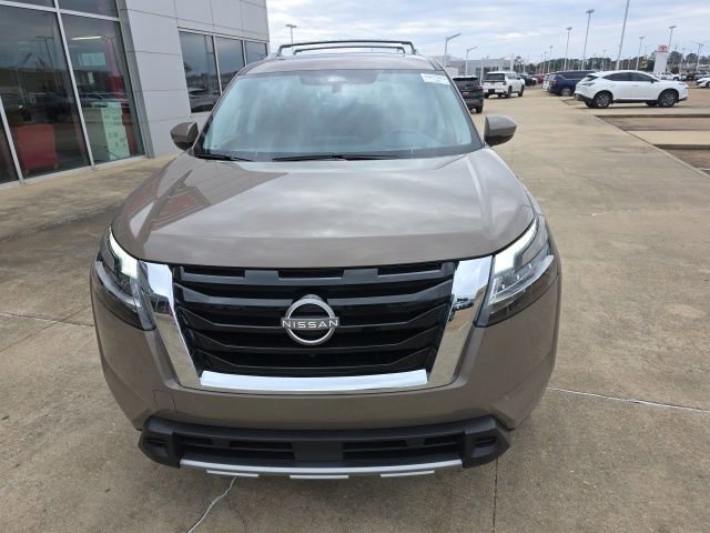 Certified 2024 Nissan Pathfinder Platinum image 8