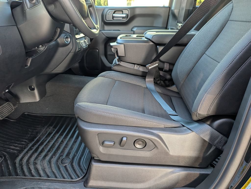 New 2026 Chevrolet Silverado 1500 Custom w/ LPO, Dark Essentials Package RWD image 9