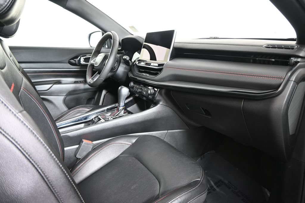Used 2024 Jeep Compass Trailhawk AWD/4WD image 15