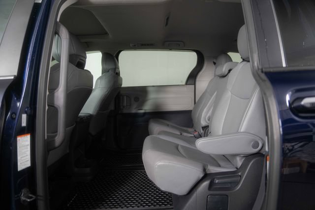 Used 2024 Toyota Sienna XLE FWD image 15