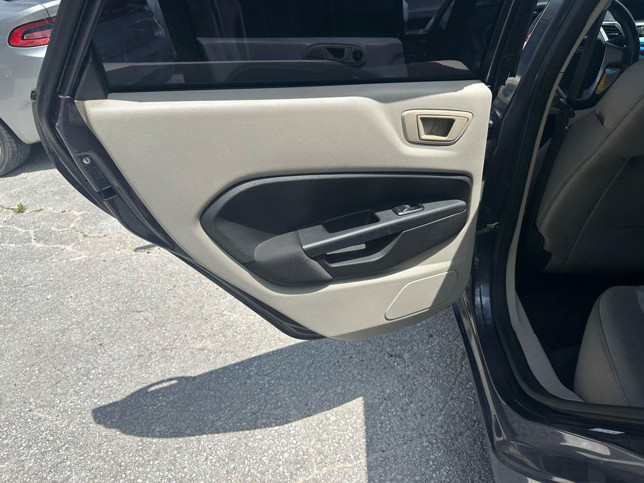 Used 2012 Ford Fiesta SE FWD image 16