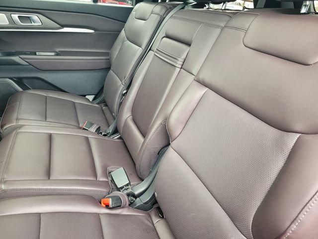 Used 2025 Ford Explorer Platinum AWD/4WD image 13