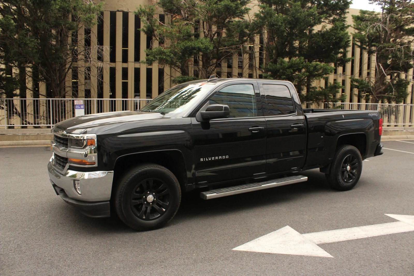 Used 2018 Chevrolet Silverado 1500 LT w/ All Star Edition AWD/4WD image 12