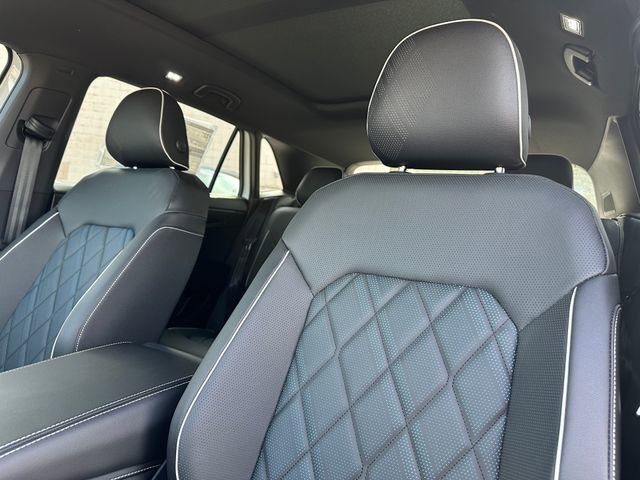 New 2026 Volkswagen Atlas Cross Sport SEL Premium R-Line image 10