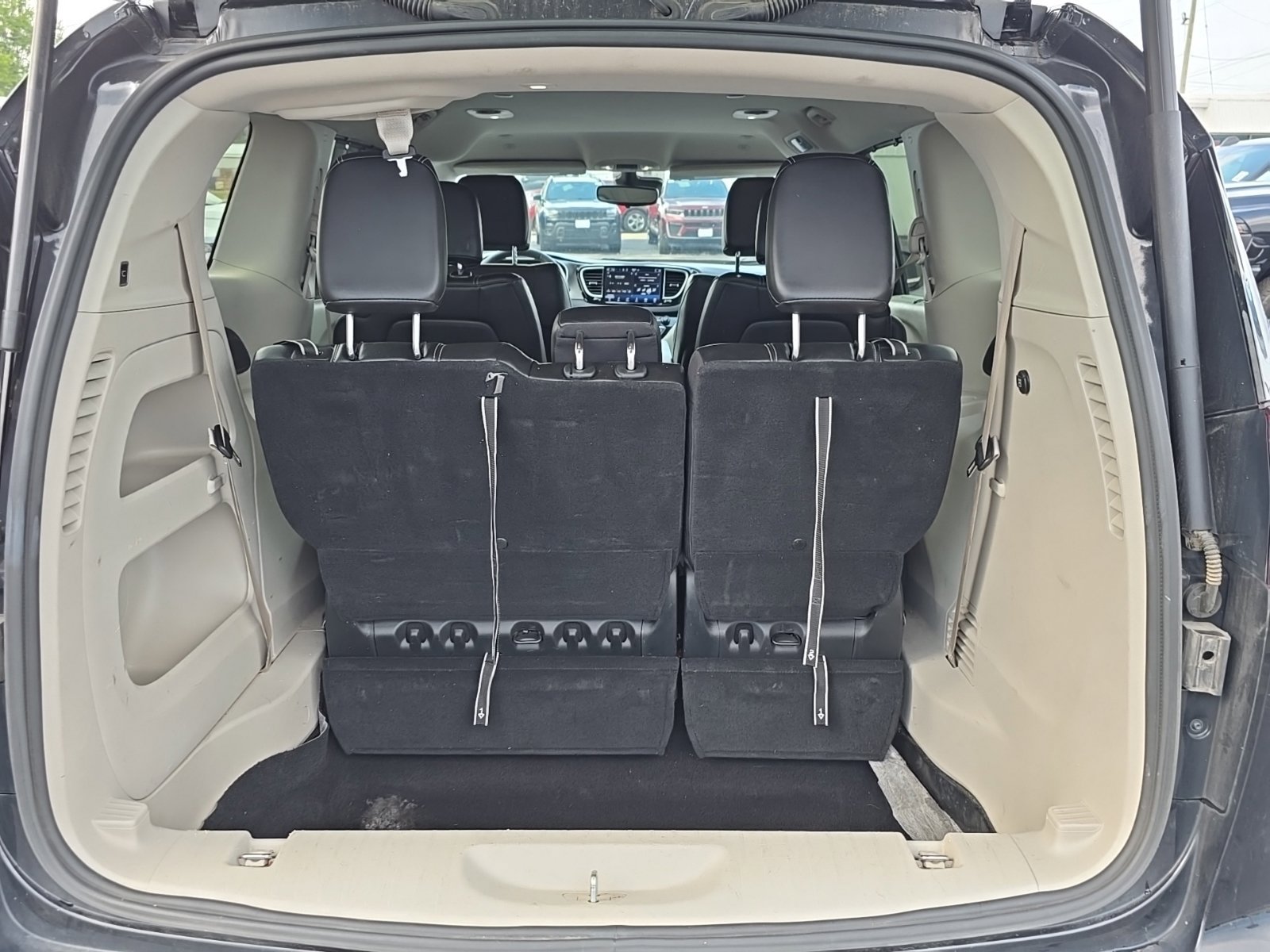 Used 2024 Chrysler Pacifica Touring-L FWD image 60