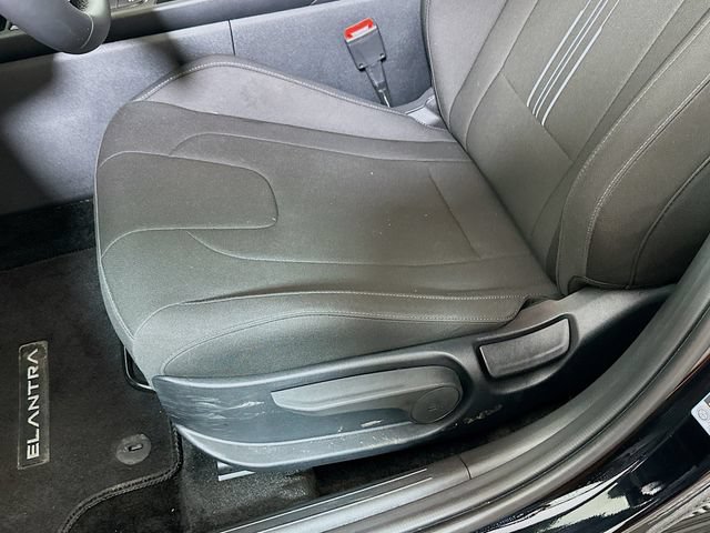 Certified 2025 Hyundai Elantra SEL FWD image 24