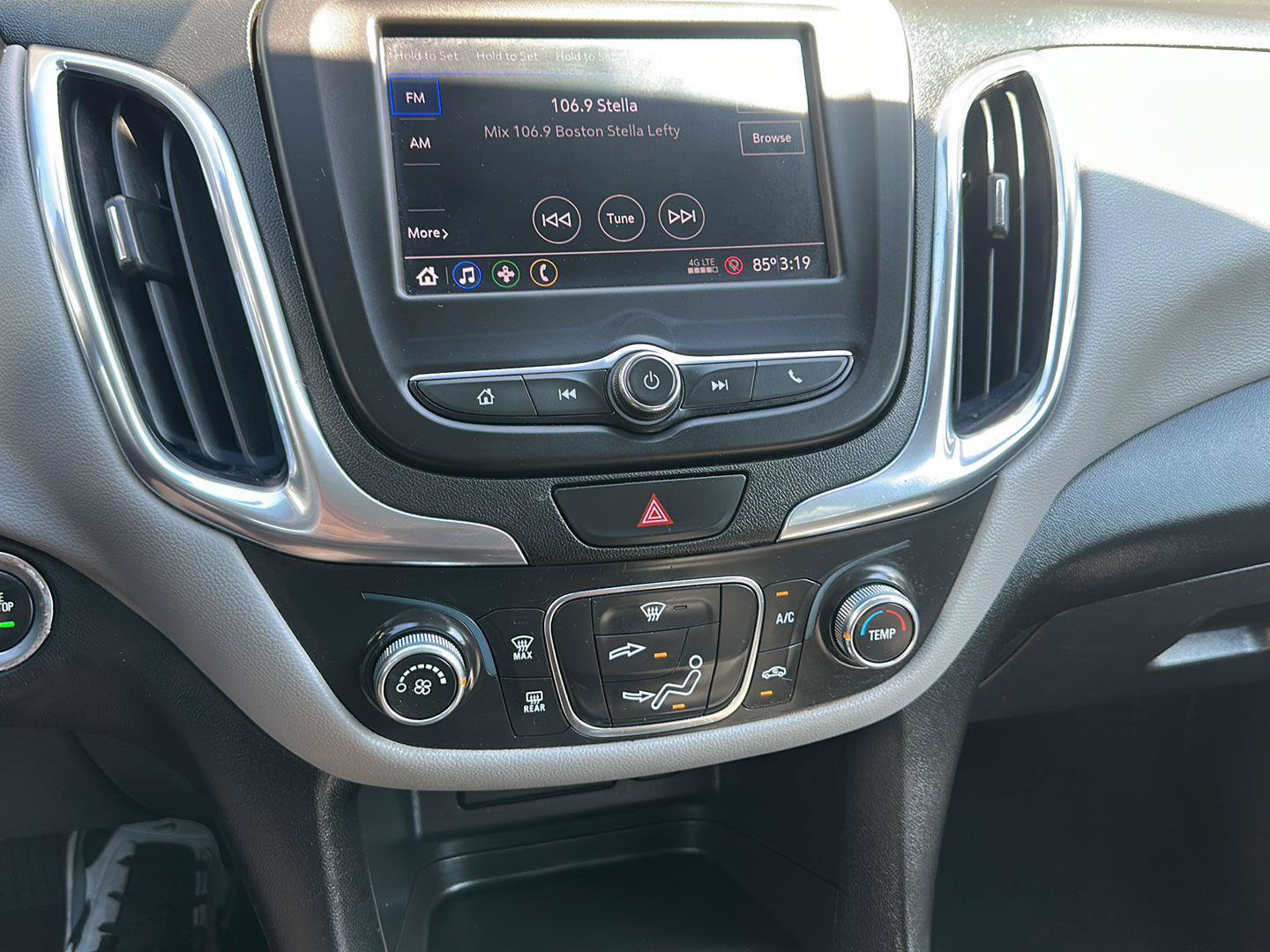 Used 2021 Chevrolet Equinox LS FWD image 23