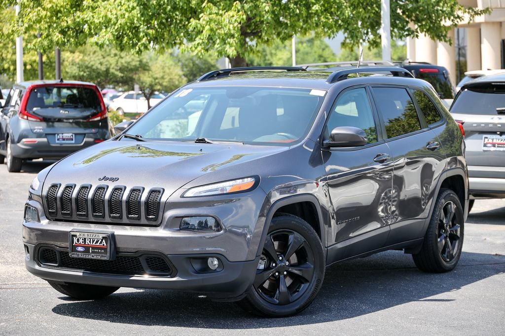 Used 2018 Jeep Cherokee Latitude w/ Altitude Package FWD image 15