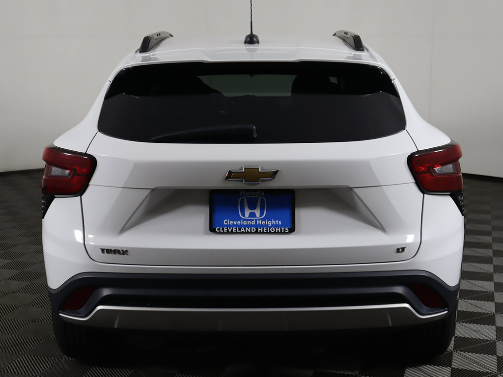Used 2024 Chevrolet Trax LT w/ LT Convenience Package FWD image 11