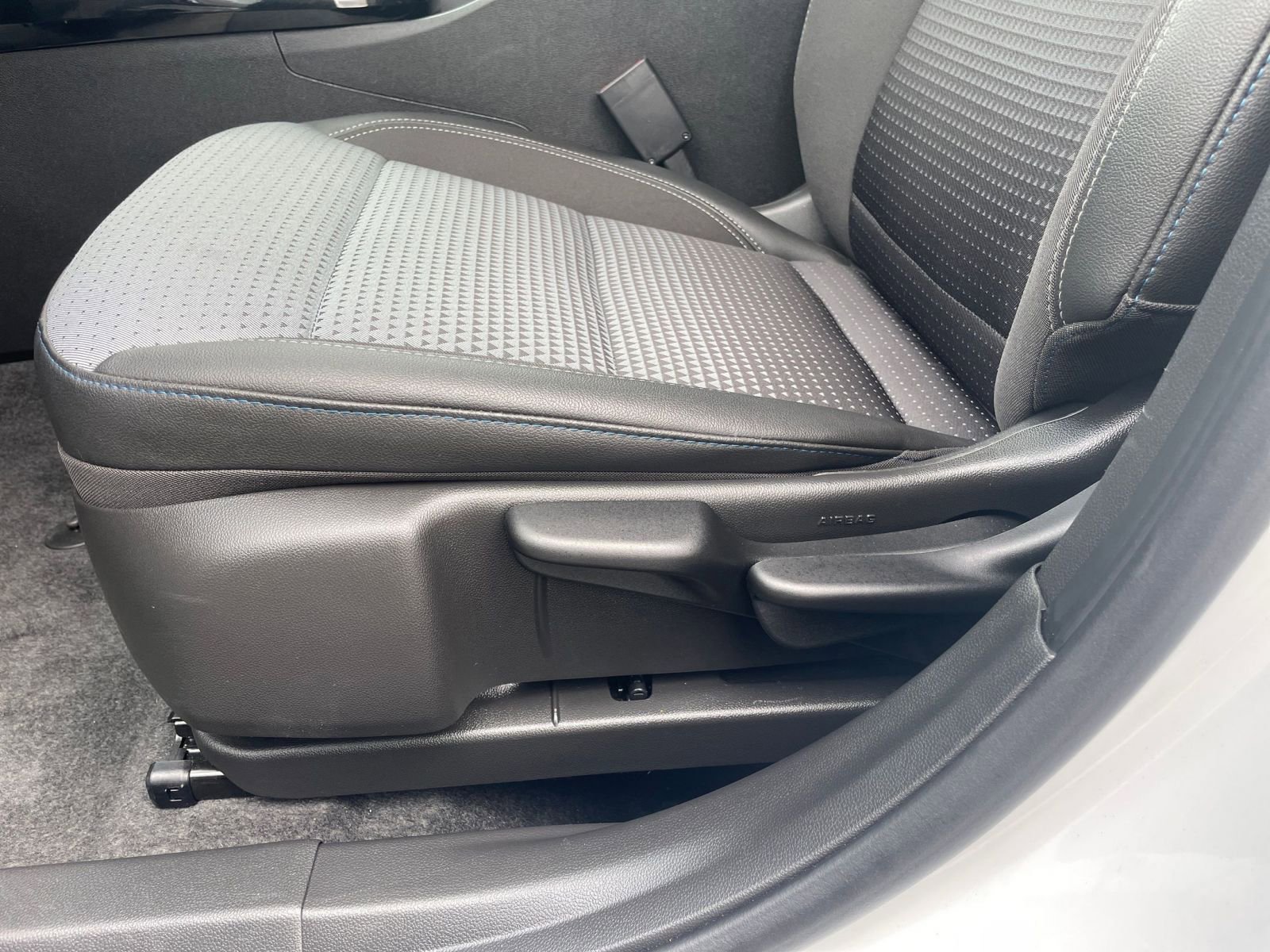 Used 2025 Chevrolet Trax LT image 23