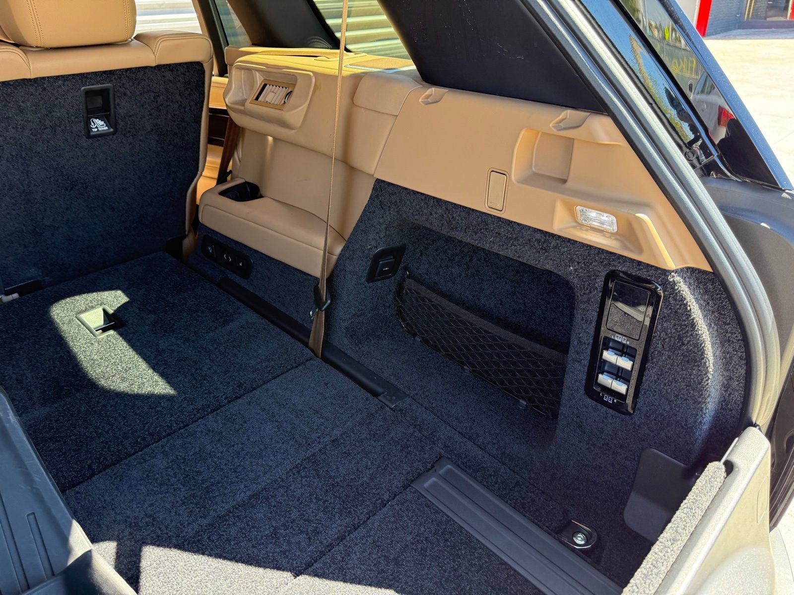 Used 2024 Land Rover Range Rover Long Wheelbase Autobiography image 13