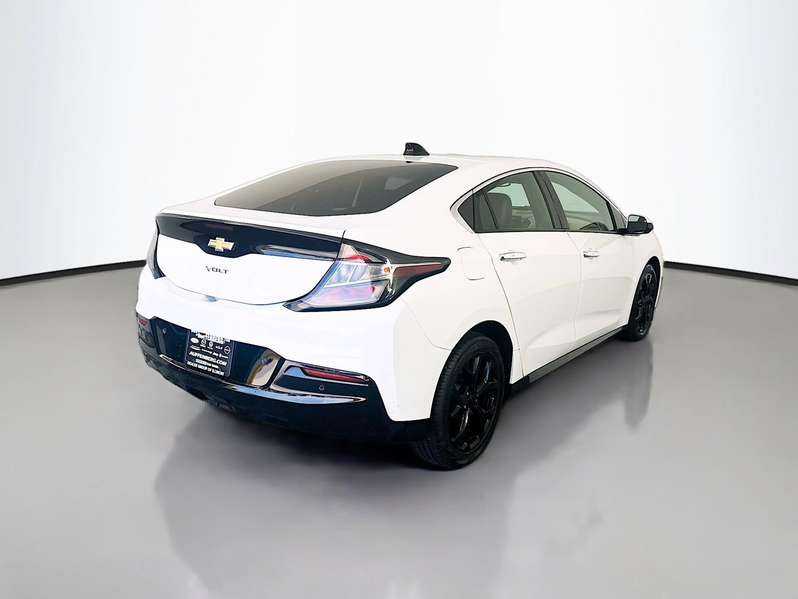 Used 2018 Chevrolet Volt Premier w/ Driver Confidence Package FWD image 7