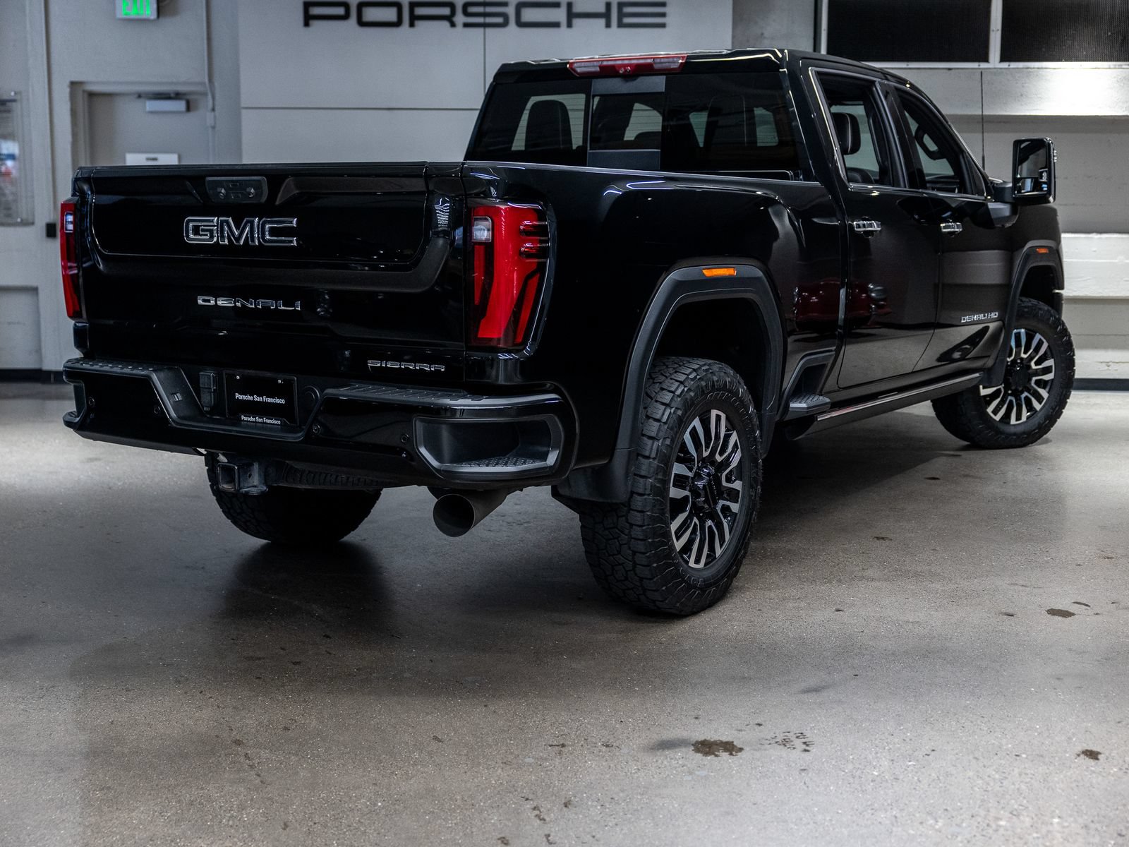 Used 2024 GMC Sierra 2500 Denali Ultimate w/ Max Trailering Package AWD/4WD image 8