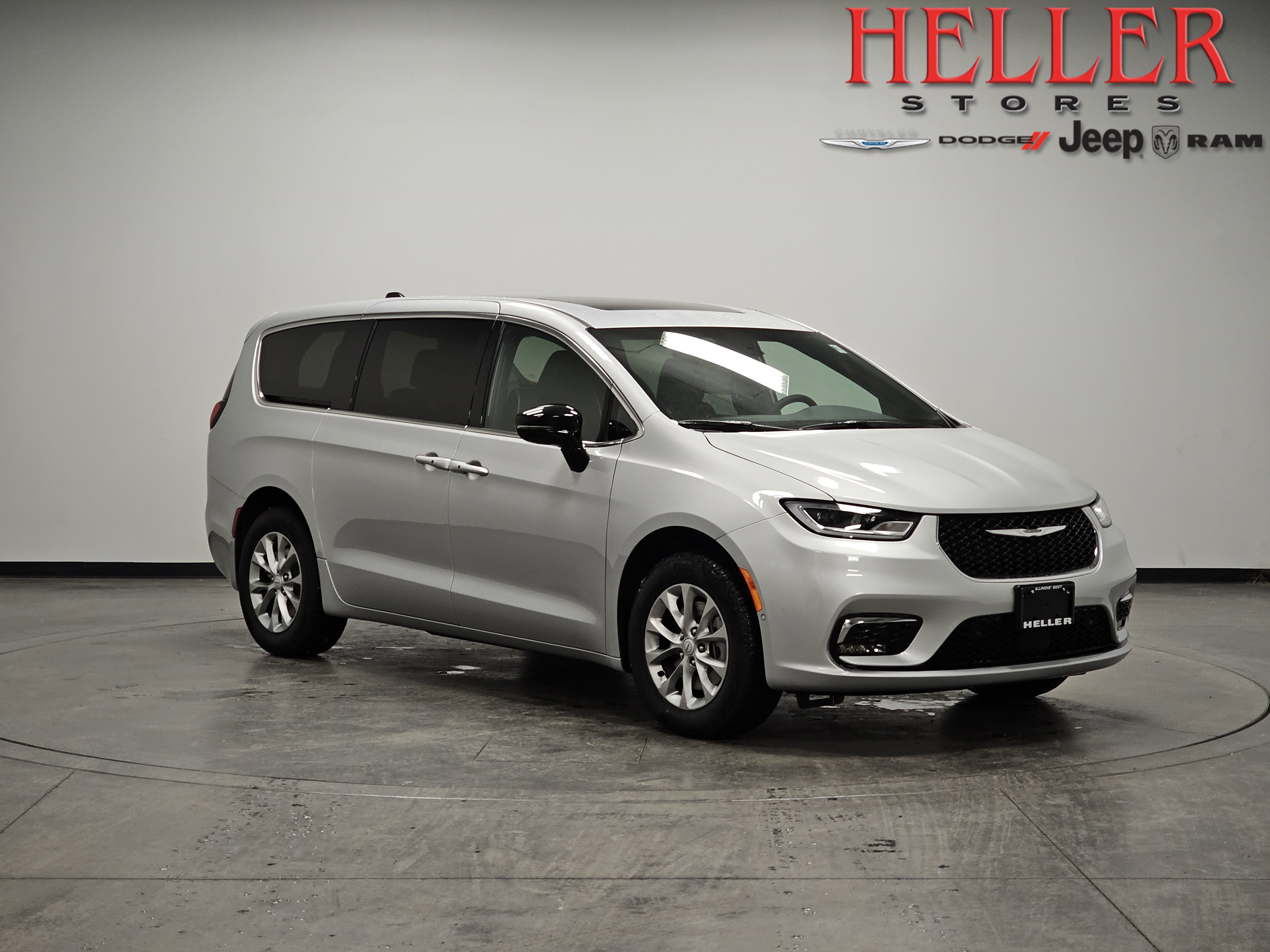 New 2026 Chrysler Pacifica Limited w/ Trailer Tow Group