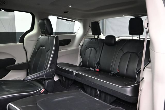 Certified 2024 Chrysler Pacifica Limited FWD image 23