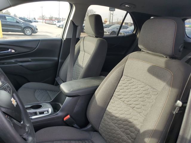 Used 2021 Chevrolet Equinox LT w/ LPO, Blackout Package image 5