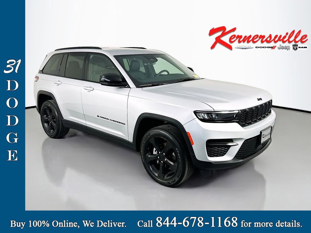 Used 2025 Jeep Grand Cherokee Altitude AWD/4WD image 1