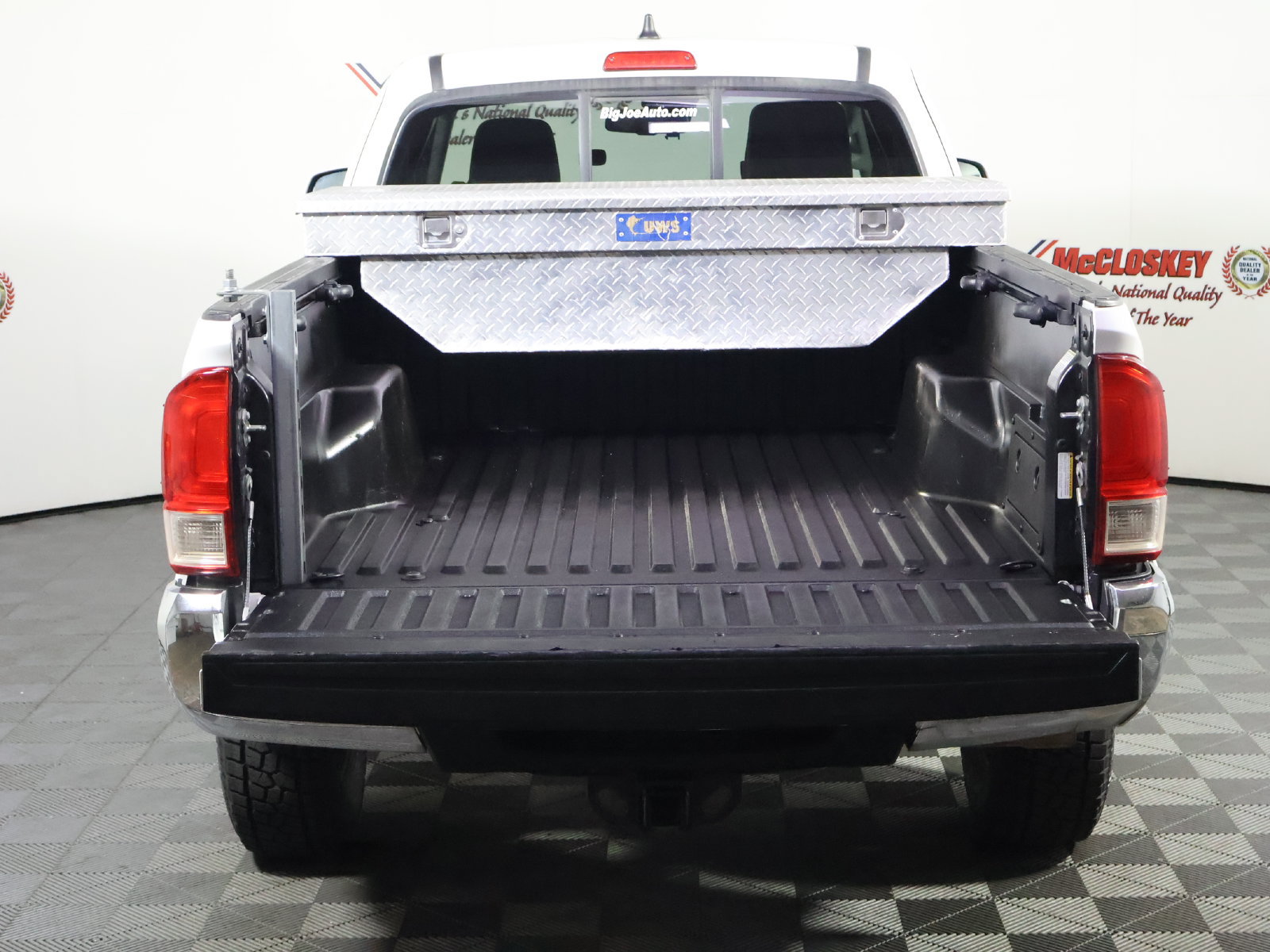 Used 2020 Toyota Tacoma SR5 AWD/4WD image 10