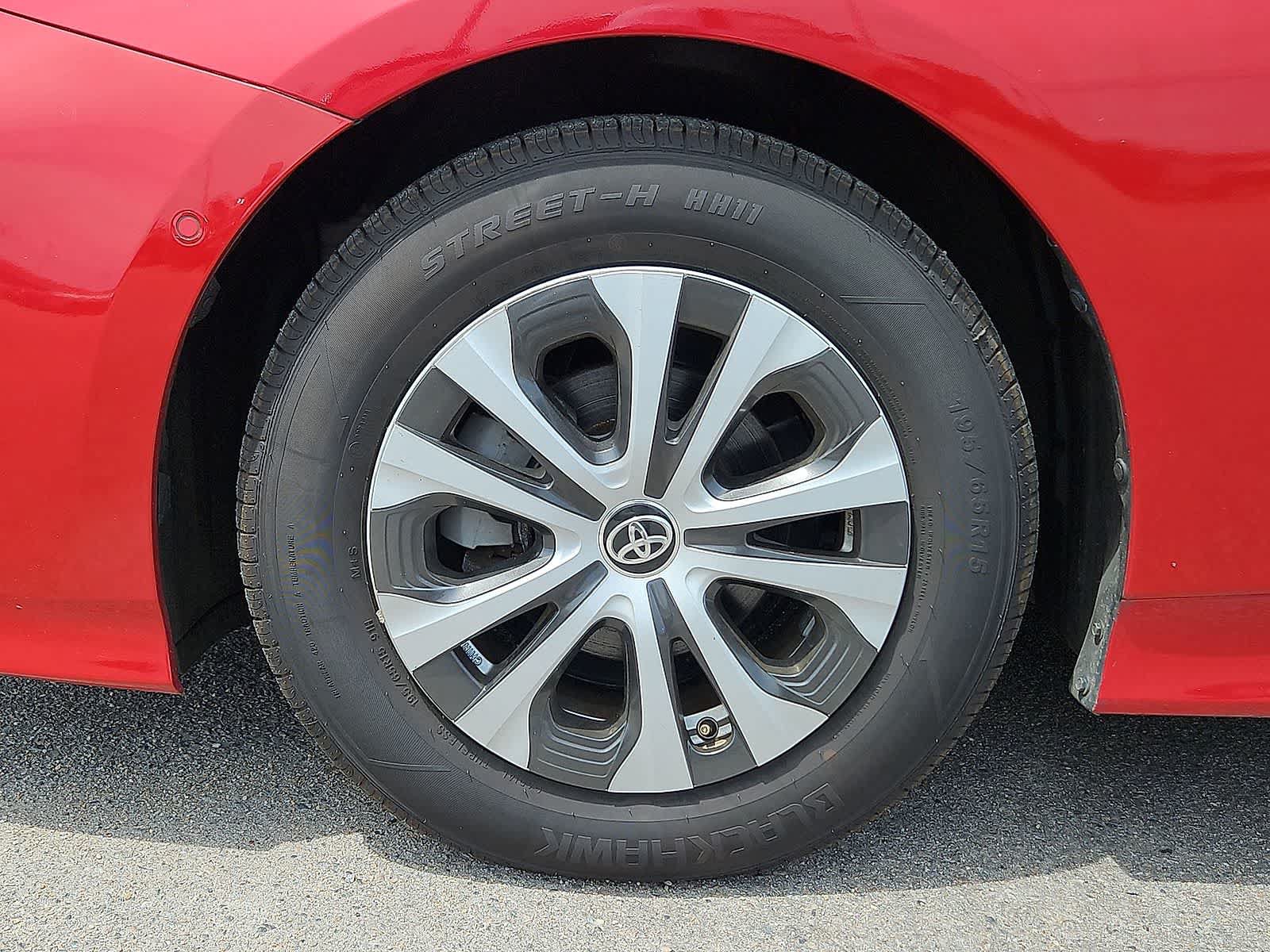 Used 2022 Toyota Prius LE AWD/4WD image 36