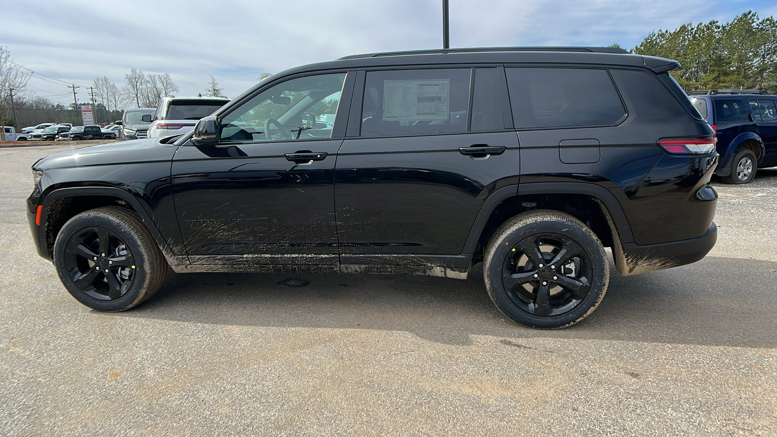 New 2025 Jeep Grand Cherokee L Laredo image 11