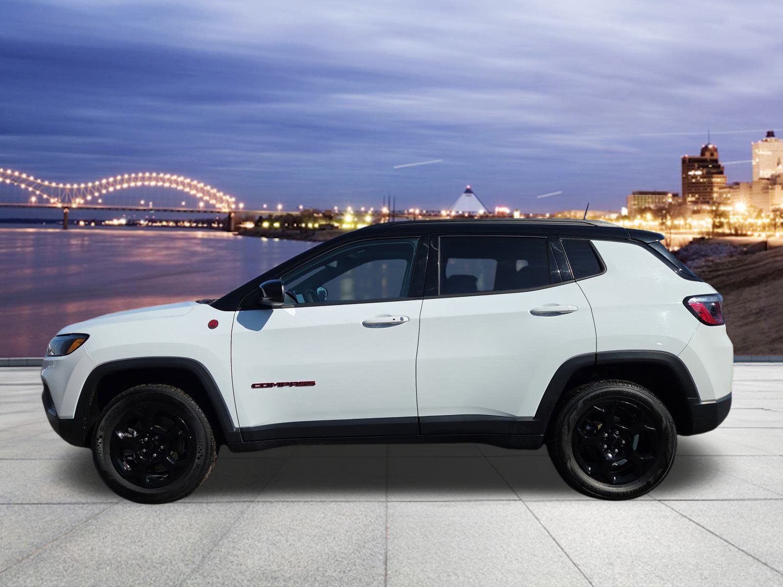 Used 2024 Jeep Compass Trailhawk image 2