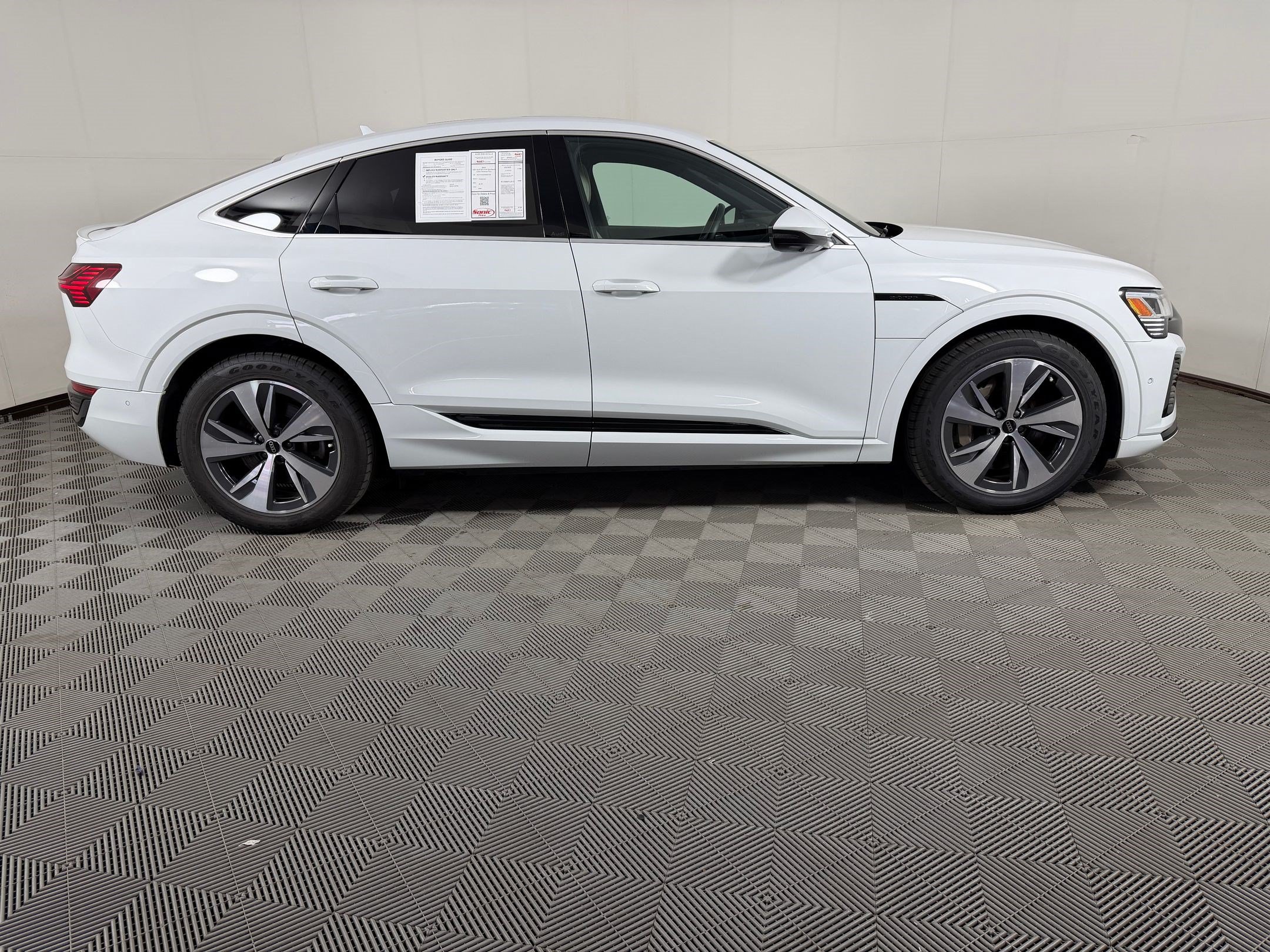 Used 2024 Audi Q8 e-tron Premium Plus w/ Premium Plus Package AWD/4WD image 8