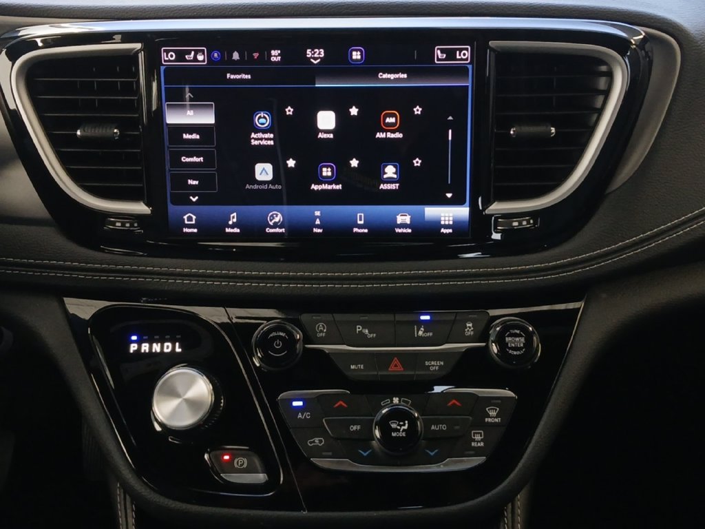 New 2027 Chrysler Pacifica Limited FWD image 8