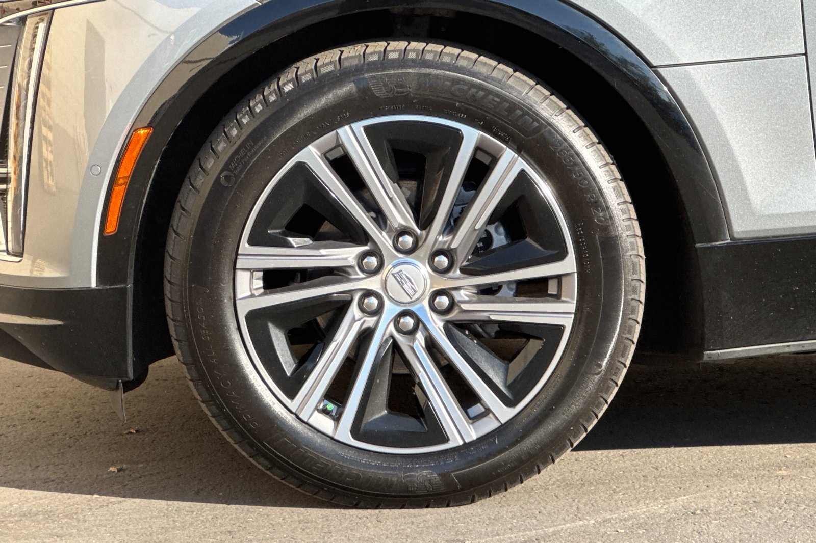 Used 2024 Cadillac Lyriq Luxury AWD/4WD image 33