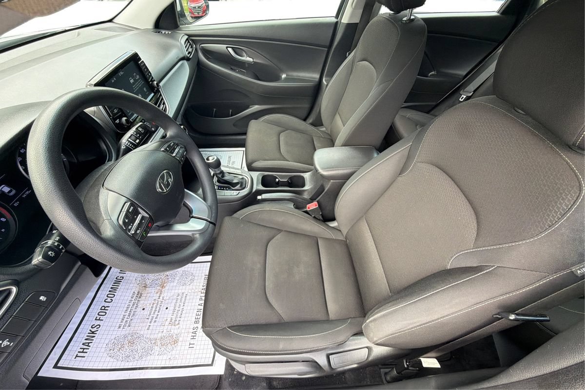 Used 2018 Hyundai Elantra GT FWD image 9