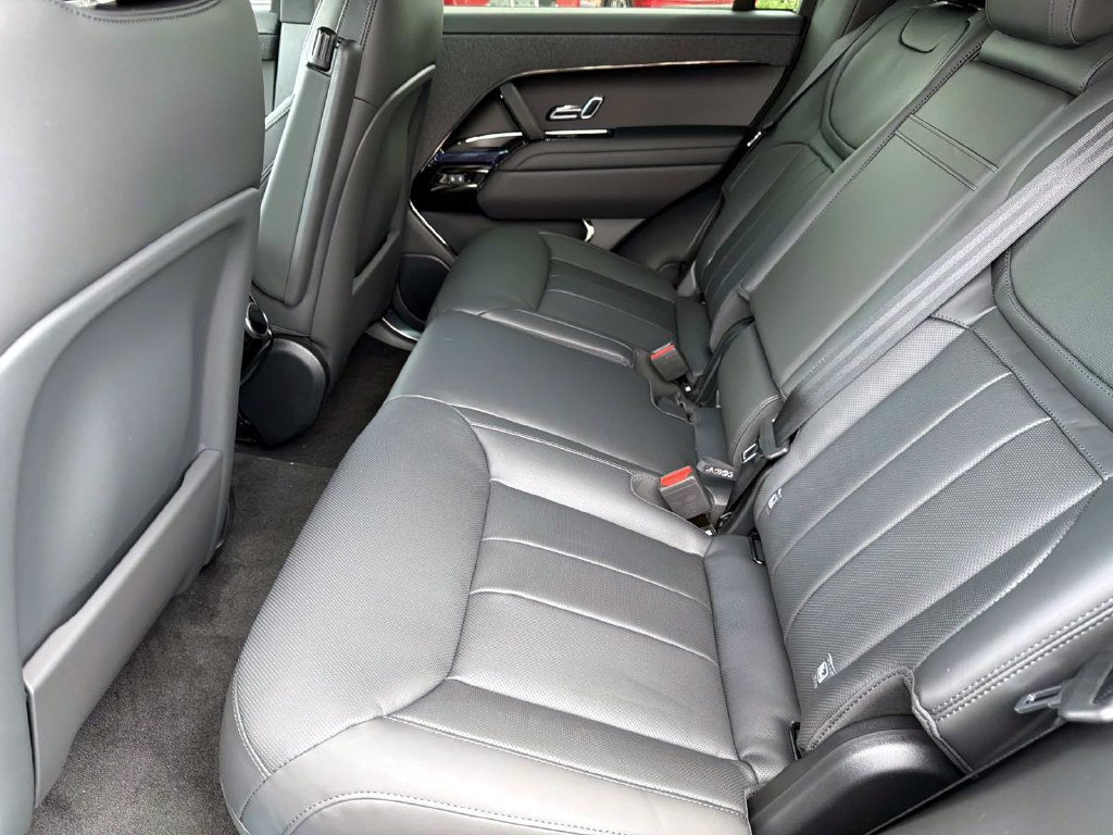 New 2027 Land Rover Range Rover Sport Dynamic SE AWD/4WD image 12