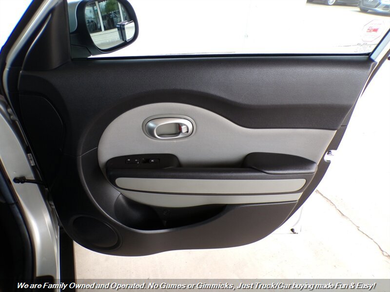 Used 2015 Kia Soul + FWD image 30