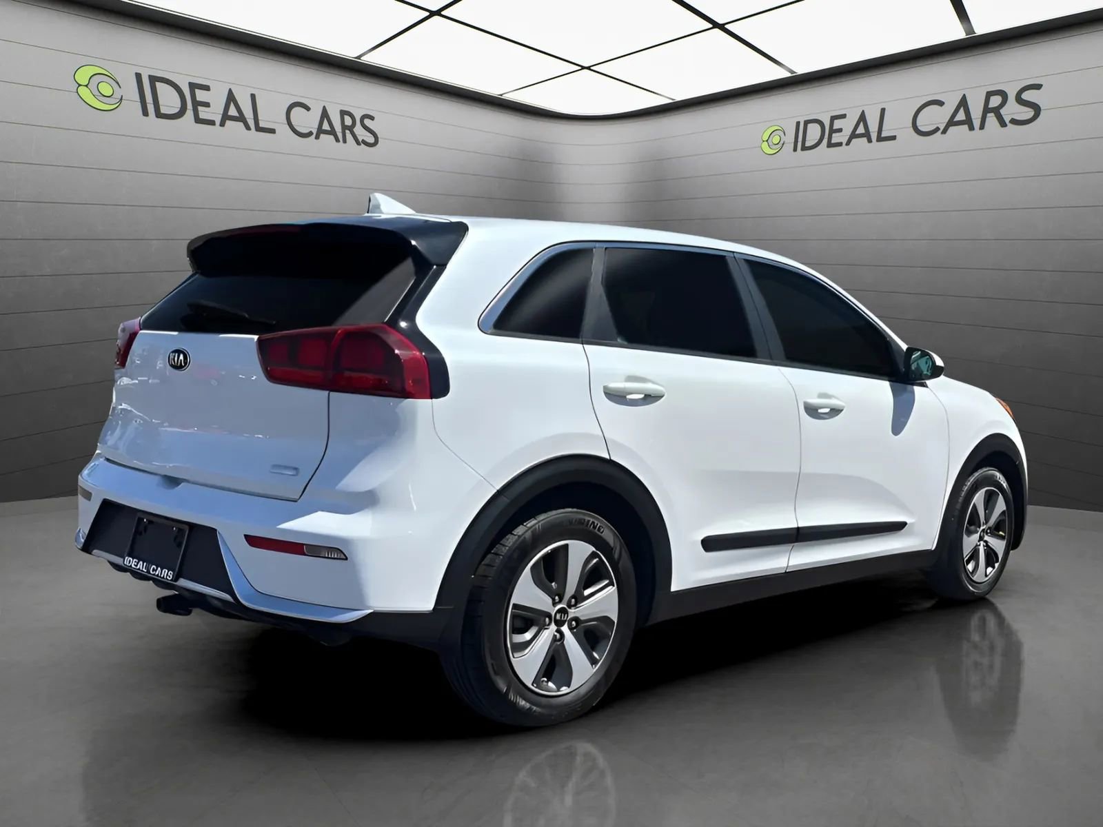 Used 2017 Kia Niro FE FWD image 5