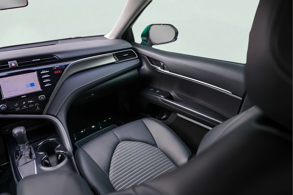 Used 2020 Toyota Camry SE FWD image 29