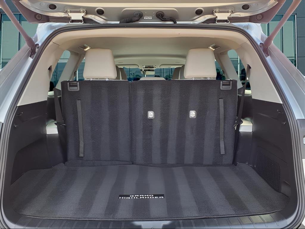 Used 2024 Toyota Grand Highlander XLE image 11