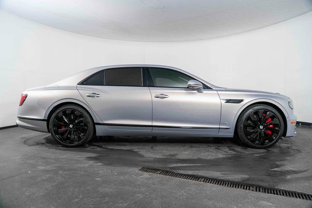 Used 2022 Bentley Flying Spur W12 image 9