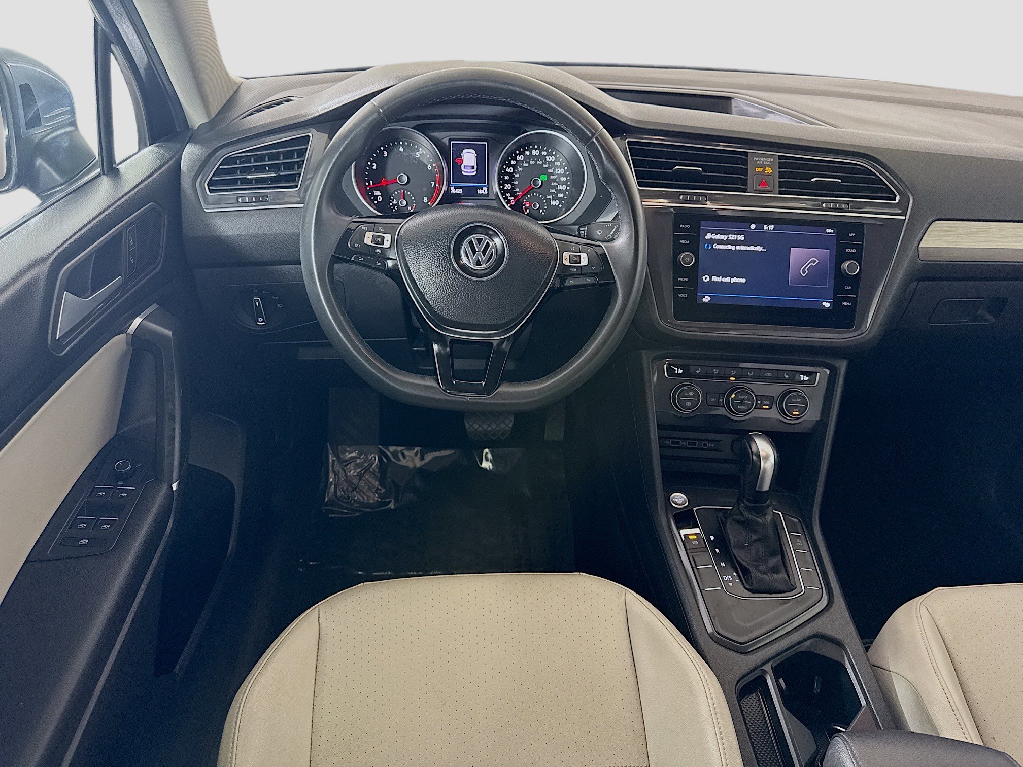 Used 2020 Volkswagen Tiguan SE image 17