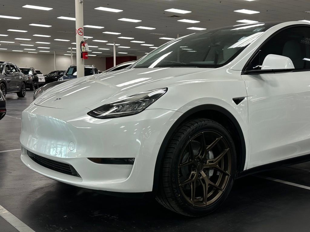 Used 2021 Tesla Model Y Long Range image 11