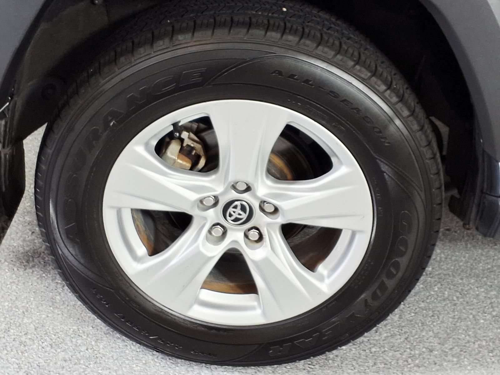 Used 2020 Toyota RAV4 XLE w/ Convenience Package AWD/4WD image 5