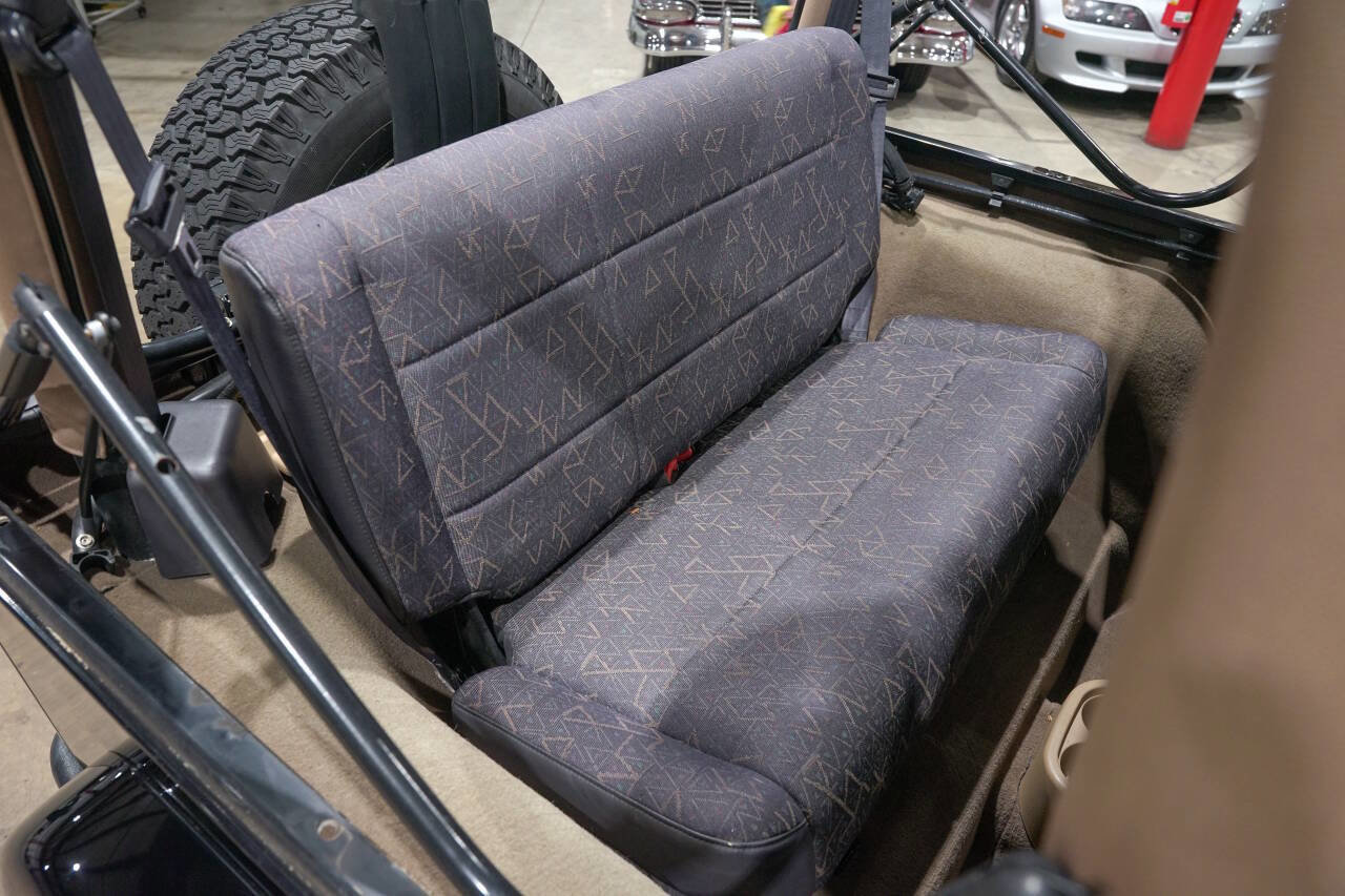 Used 2001 Jeep Wrangler Sahara image 21