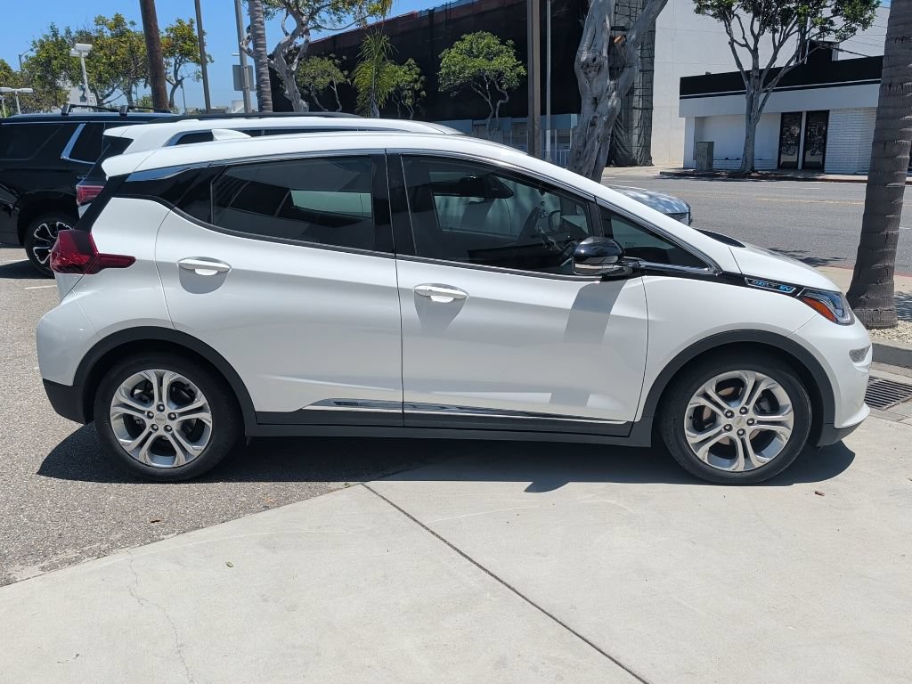 Used 2020 Chevrolet Bolt LT FWD image 4