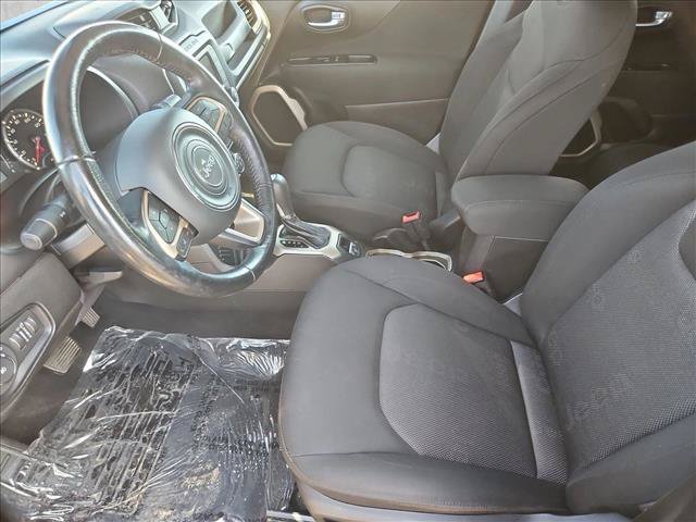Used 2017 Jeep Renegade Latitude FWD image 21