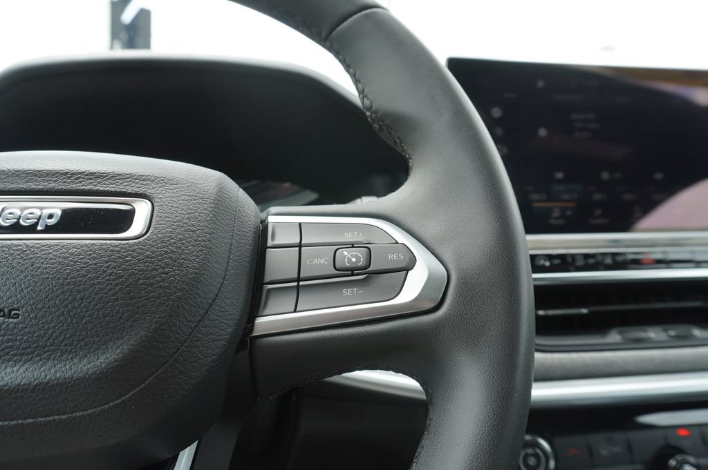 Used 2024 Jeep Compass Latitude AWD/4WD image 22