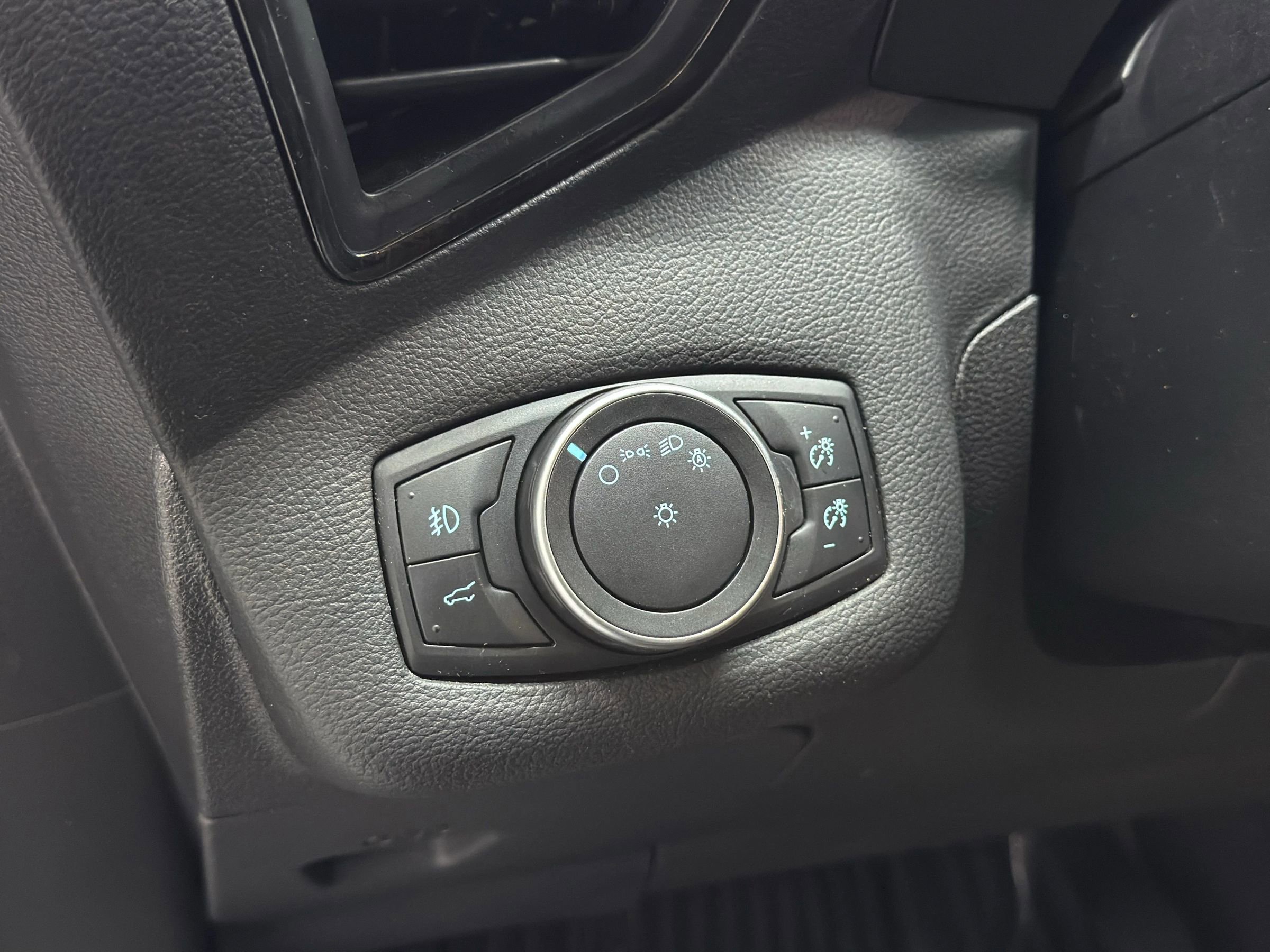 Used 2018 Ford Escape Titanium image 35