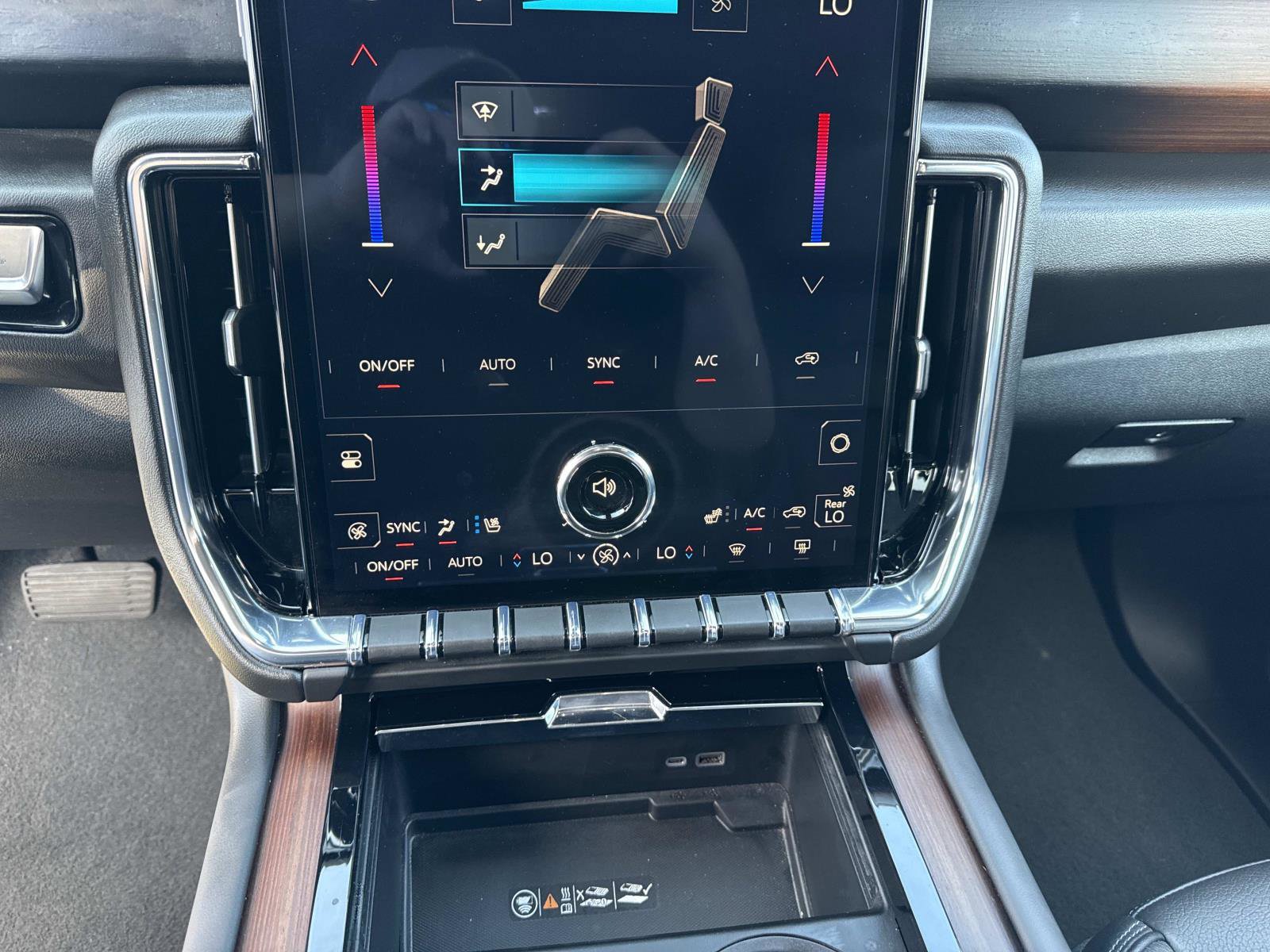 Used 2025 GMC Yukon Denali image 27